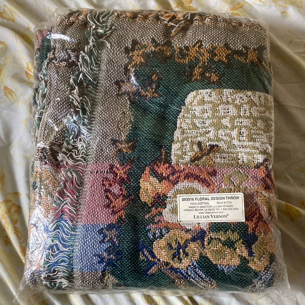 Lillian Vernon Floral Design Throw 003316
